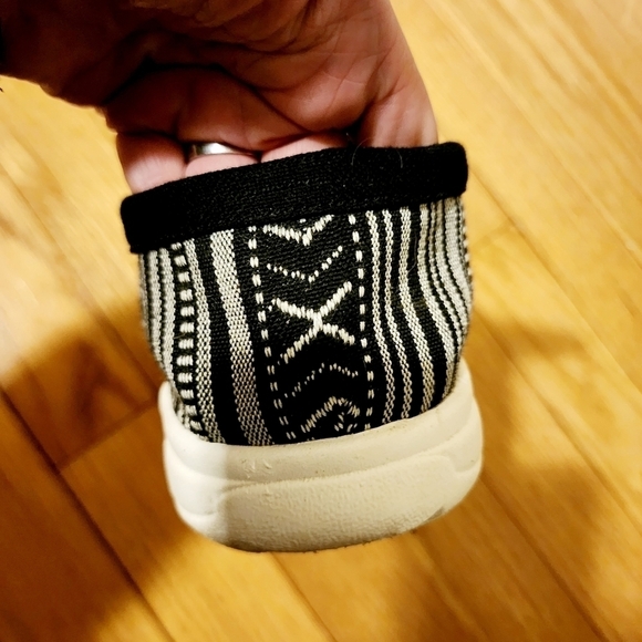 Minnetonka Black White Discover Woven Slipper Slip On Shoe Women's Size 10 M EUC - Picture 9 of 14